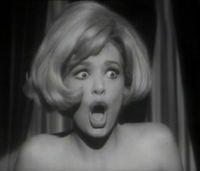 L'attrice Margaret Lee nel film Due mattacchioni al Moulin Rouge