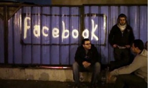 Un graffito in onore di Facebook durante la rivolta egiziana