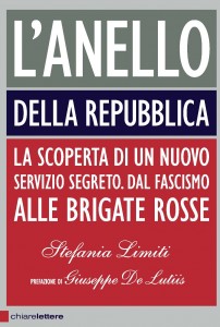 La copertina del libro "L'anello della Repubblica" di Stefania Limiti (Chiarelettere)
