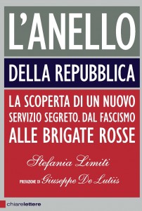 La copertina del libro "L'anello della Repubblica" di Stefania Limiti (Chiarelettere)