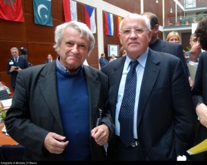 Lo scrittore bosniaco Predrag Matvejevic con Mikhail Gorbaciov