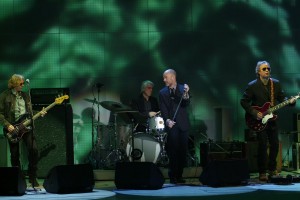 I R.E.M. sul palco durante un concerto