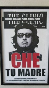 Una copertina di The Clinic con la caricatura di Pinochet nei panni del Che