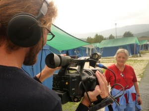 Un momento delle riprese di "From Zero: vita nelle tendopoli" de L'Aquila