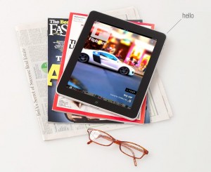 L'iPad su una pila di giornali