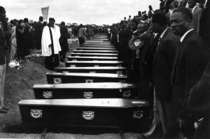 Peter Magubane, Funerali a Sharpeville