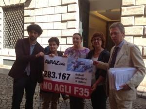 no-f35, Laura Puppato