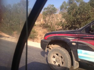 giro del mondo contromano - il soprasso del pick up Toyota