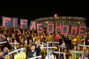 Brasile, proteste contro spese sostenute per ospitatre i Mondiali di calcio