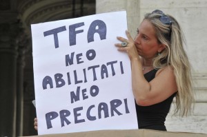Sit-in insegnanti precari davanti il Ministero dell'Istruzione