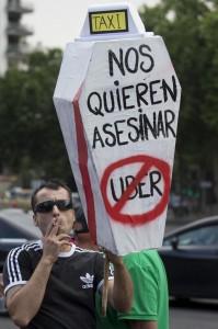 Protesta europea dei taxi: Madrid paralizzata dallo sciopero