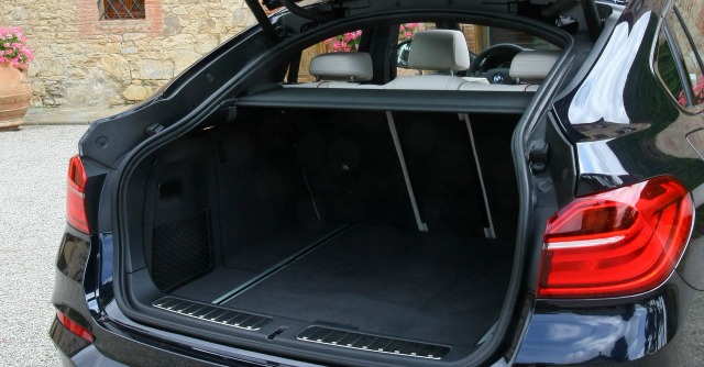 BMW X4 bagagliaio